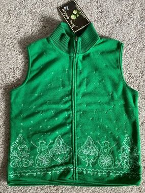 Jane Ashley Holiday FLEECE VEST Woman’s Medium Embroidered Green NWT Christmas